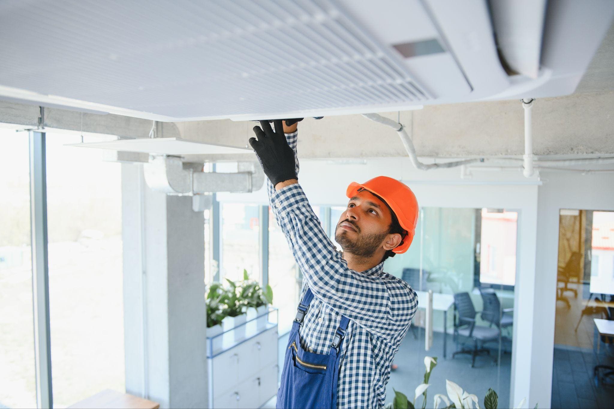 specialist cleans and repairs the wall air conditioner